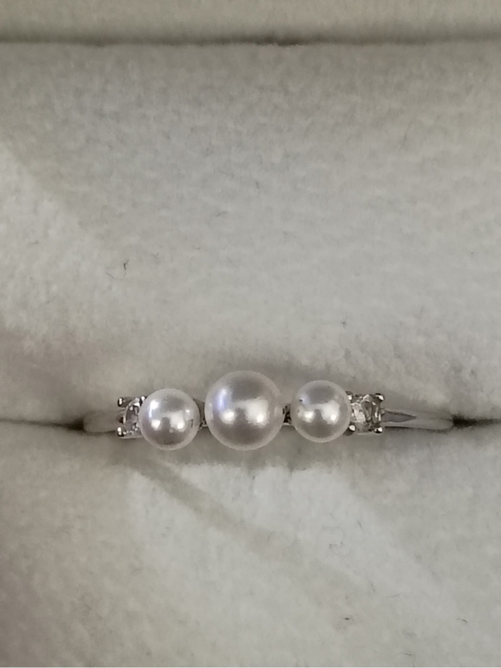 Classic Pearl Trio Ring in White with Silver Band